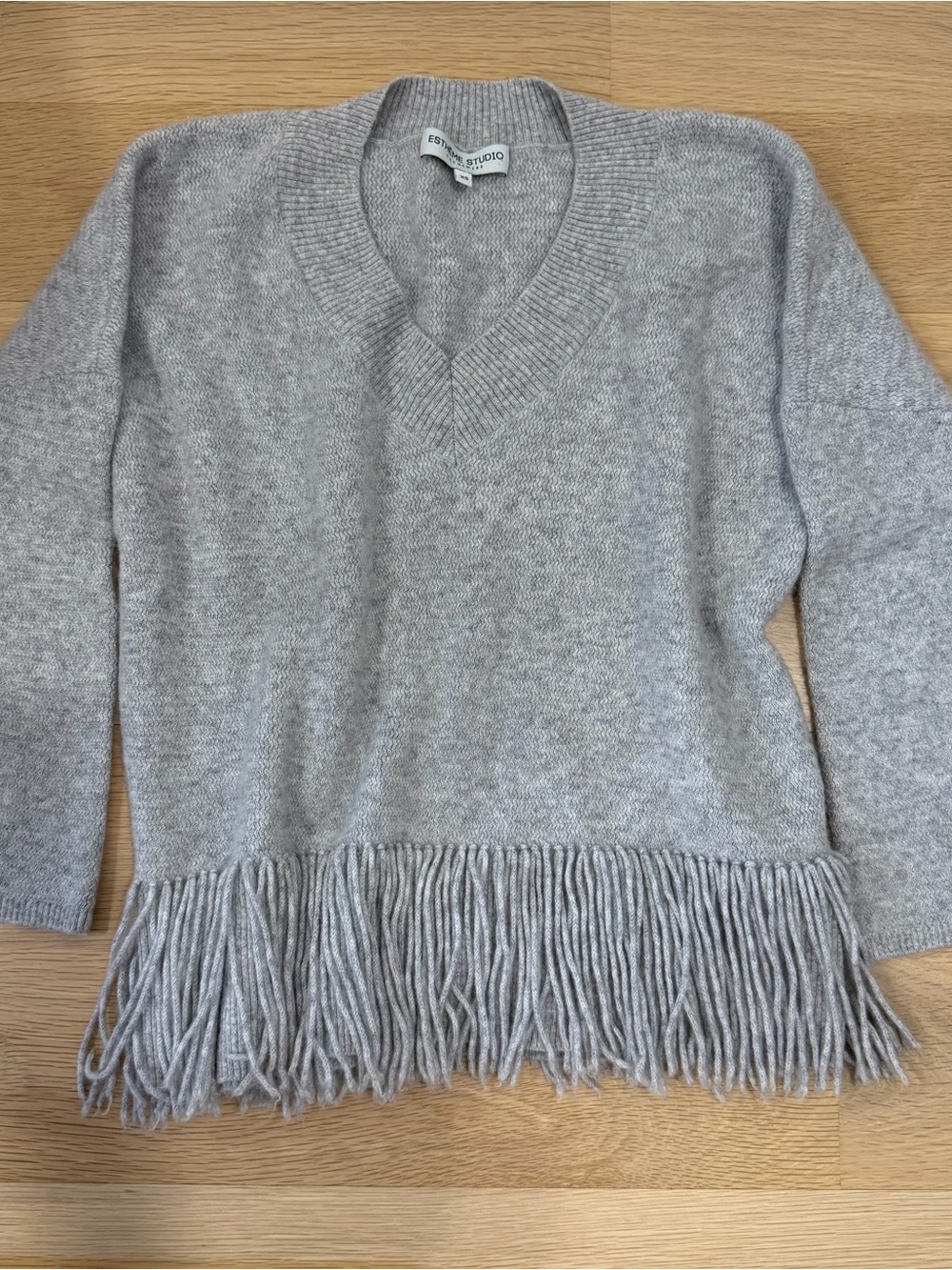 Estheme Studio 100% Cashmere V-Neck Fringe-Hem Sweater in Gray